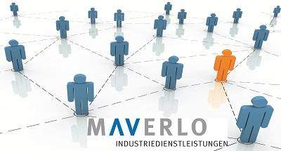 Fachmännische Industriemontage und Maschineninstallation in einer modernen Produktionsanlage